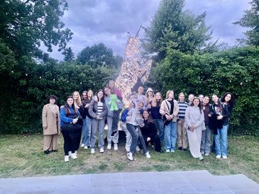 Schülerinnen besuchen Märchenfestspiele in Hanau